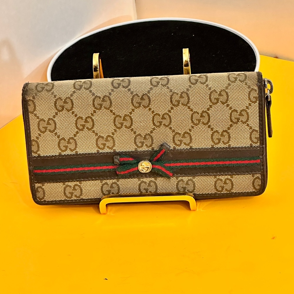 Gucci Sherry line Zippee round Wallet with Green and Red Accents - Picture 12 of 16